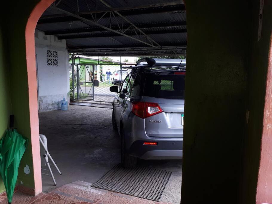 Gia'S Garage & Home For Bocas Travelers Almirante Exterior photo